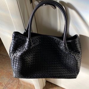 Black leather woven tote shoulder bag Lamb skin suede interior